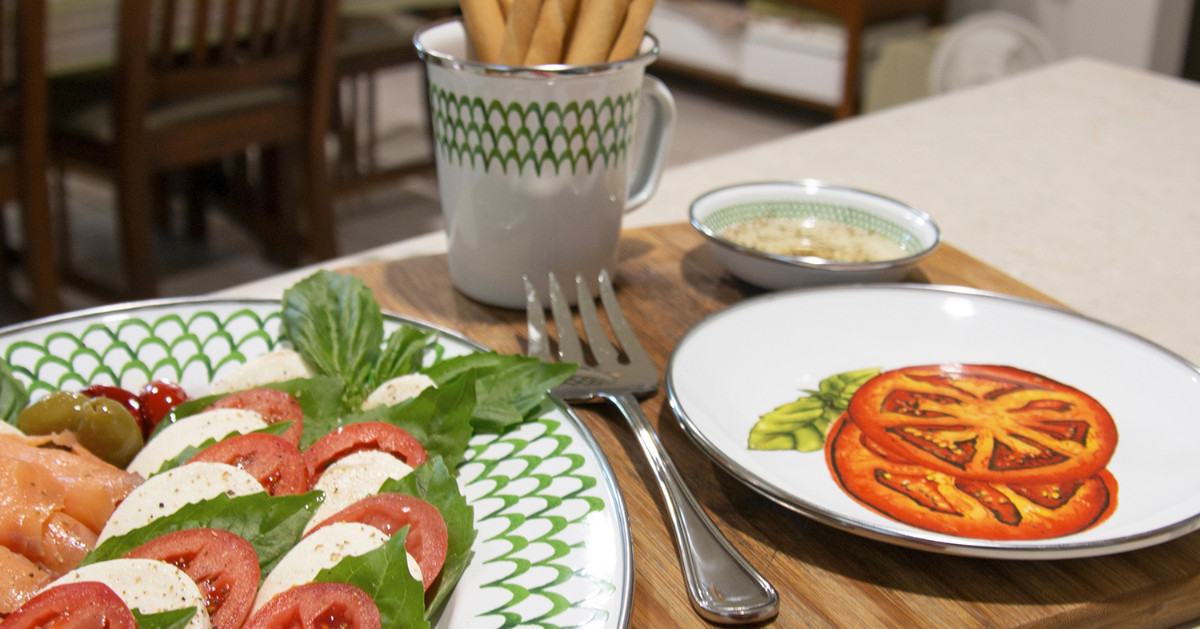 GoldenRabbitUSA's tweet photo. Fresh and Fabulous #enamelware in fun designs for all #outdoordining gatherings! 🌳🌿
.
.
.
.
#GoldenRabbit #GoldenRabbitEnamelware #OutdoorEnamelware #Outdoors #Tableware #Cooking #GetOutside #EcoFriendly #Summer https://t.co/RYBPKE7vTP