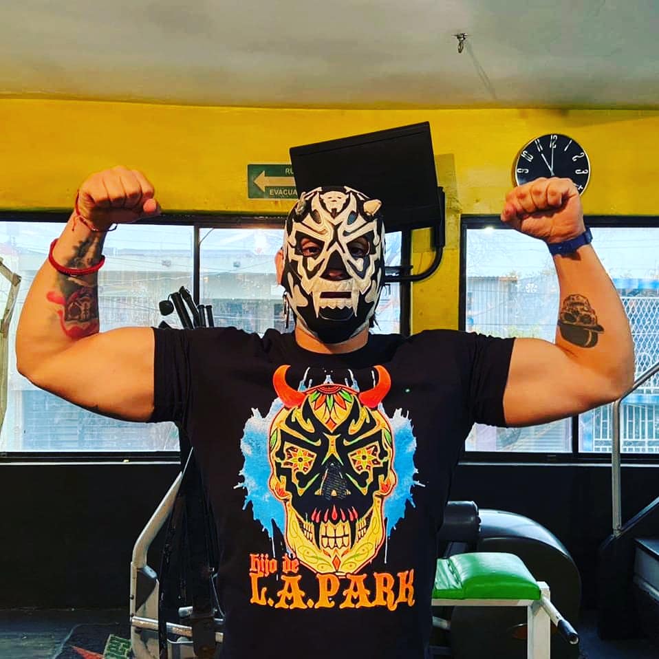 oficiales_de's tweet photo. Modelos de playeras en venta arma tu paquete de tres y te las enviamos a cualquier parte de México!!!!
@laparktapia @Hijodelapark1 @LaparkJr precio por mensaje o con nuestro vendedor oficial @HectorDorantesC https://t.co/Nn7FPlxjTP