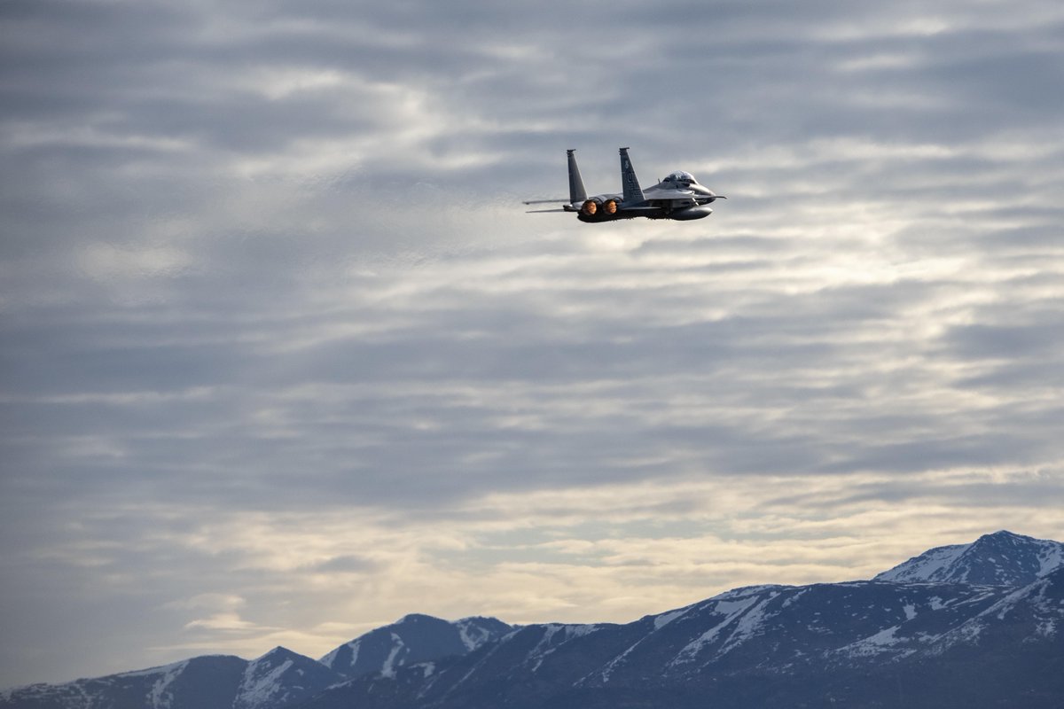usairforce's tweet image. The F-15EX made its exercise debut at Northern Edge 21. #NE21 tested the aircraft&apos;s Eagle Passive Active Warning Survivability System, which provides fully-integrated radar warning, geolocation, situational awareness and self-protection solutions. 

go.usa.gov/x6c6G