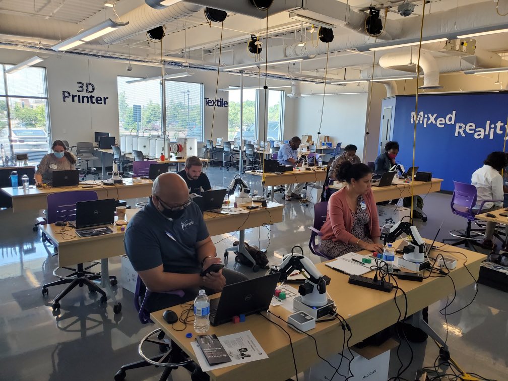 amtekcompany's tweet image. This time yesterday we were surrounded by @nnpscte middle school teachers learning & teaching with DOBOT robots! #k12education #teachingrobotics #STEM #professionaldevelopment