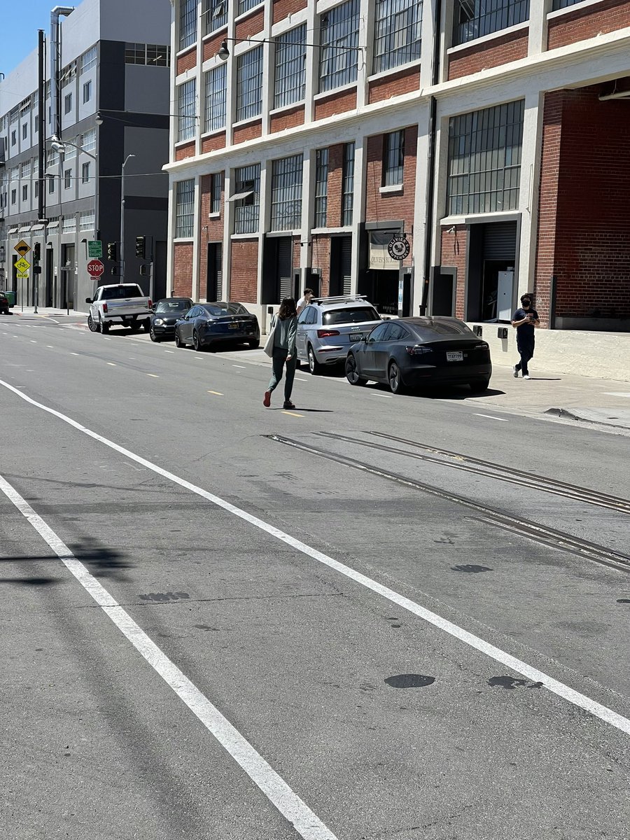 DeadlyDriversSf's tweet photo. Why park in the abundant perpendicular parking spots or the empty surface lot across the street when parking on the Illinois St sidewalk is easier? https://t.co/8A2qUAvzJ5