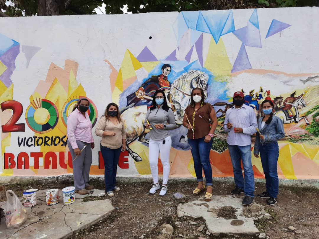 CDCEBarinas's tweet photo. #Barinas | Así vamos  Zona Educativa Barinas  y entes adscritos del MPPE con nuestro Mural del Bicentenario de la Batalla de Carabobo!!

#MuralesBicentenario 

@MPPEDUCACION 
@eduardopiate2 https://t.co/LcuFr5iGVX