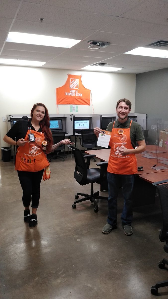 johnboi70's tweet photo. Brendan getting a homer for going above and beyond for an associate in need. Taylors vehicle broke down and Brendan took it upon himself to fix it. Way to go Brendan showing your orange pride @shinelike5one9 @JustinCarter519 @FerdiMongo @SMaurice2 https://t.co/AHmxEArumC