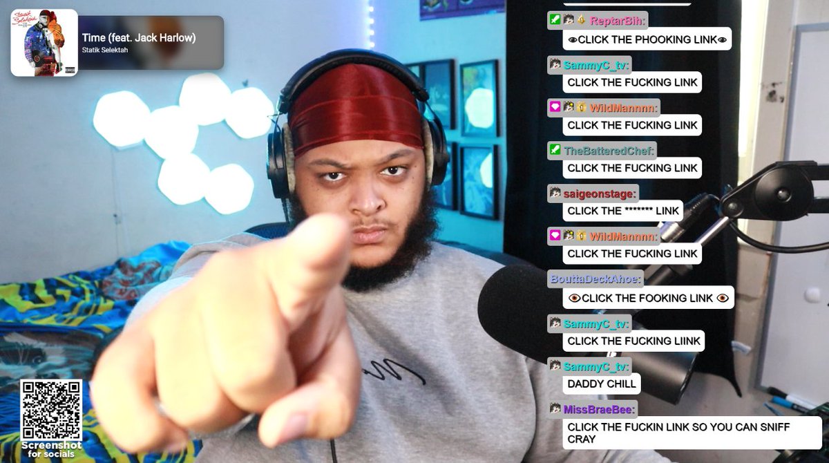 Craysterr's tweet photo. ABOUT TO LOOK AT CHATS ANONYMOUS CONFESSIONS https://t.co/dgSjtKpHNu https://t.co/xmEpdW9Kb1