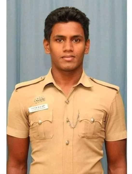 Poor man was looking for one to donate blood for his hospitalised wife; met policeman who at once donated blood. Trichy Police Commissioner awarded Rs 25000 to him. He used it to pay poor man's hospital bill &amp; handed over remaining amount to him. Officer's name is Syed Abu Tahir.