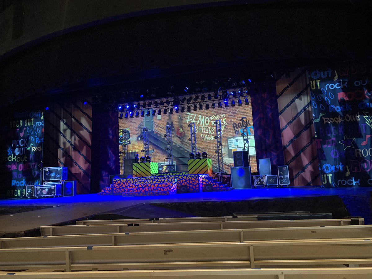 OrlandoPodcast's tweet photo. I like the look of the stage for #elmorocks #electricocean https://t.co/8tJtFBRUHH
