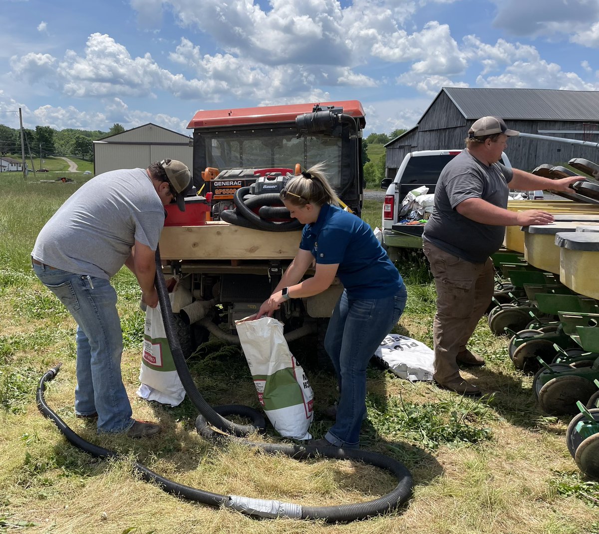 HeritageCoop's tweet photo. Emily Bookless, Agronomy Technology Intern, helped the Waterford team plant a bean plot in Barlow on Thursday! π±
Soon, the crops will be emerged and Emily will be out to the fields to tissue sample.
#HeritageIntern #growth #agriculture #beanplot #testplot https://t.co/RY7UmgHXfg