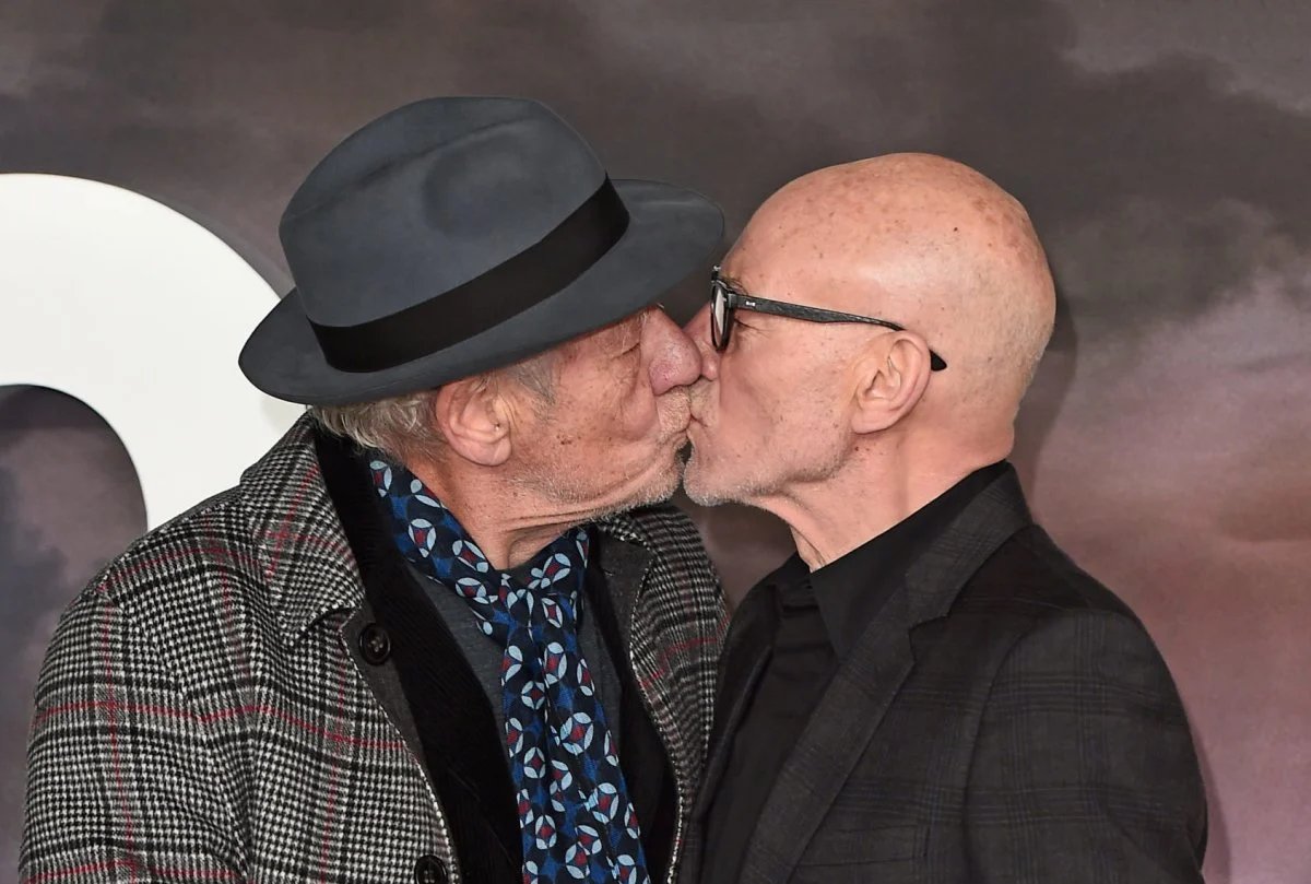 HeroesInColor00's tweet photo. I don't remember where I read that you can sum up X-Men as the story of gay couple that made their break up everybody's business. https://t.co/SvIVTHdTId