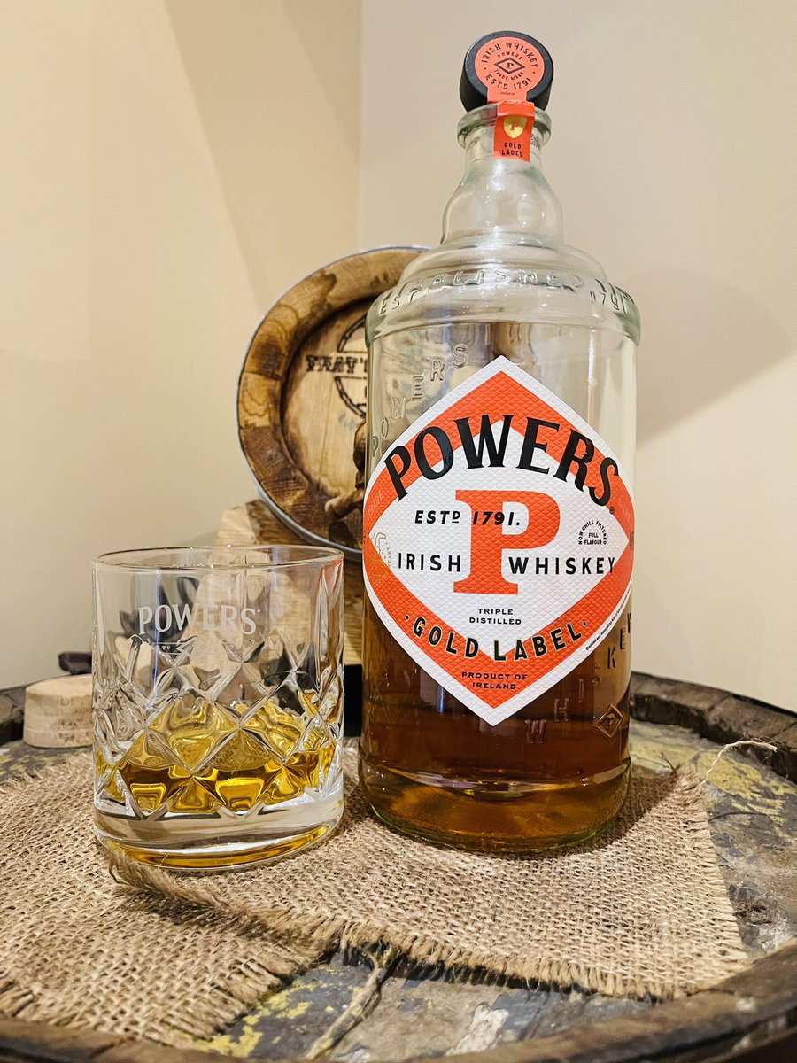 thatsdramgood's tweet photo. As I wait for tonight’s @CorkWhiskeySoc tasting with @DPowerswhiskey and @Powers_Whiskey, I said I’d pour a #DistillersCut to kick the palate in gear!
Slainte all! #FridayNightDram https://t.co/zhsphhaRPm