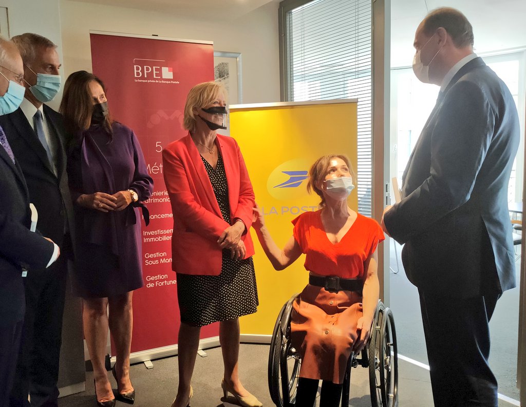 s_cluzel's tweet photo. 🇨🇵 La diversité comme source de performance !
Avec @JeanCASTEX à la @BPEbanqueprivee, filiale du @GroupeLaPoste, 1er employeur de personnes en situation de #handicap

Riches échanges avec @PhilippeWahl, @JMRibesBPE et @DorineBourneton sur leur politique RSE volontariste ! https://t.co/G4Nqmq5vZM