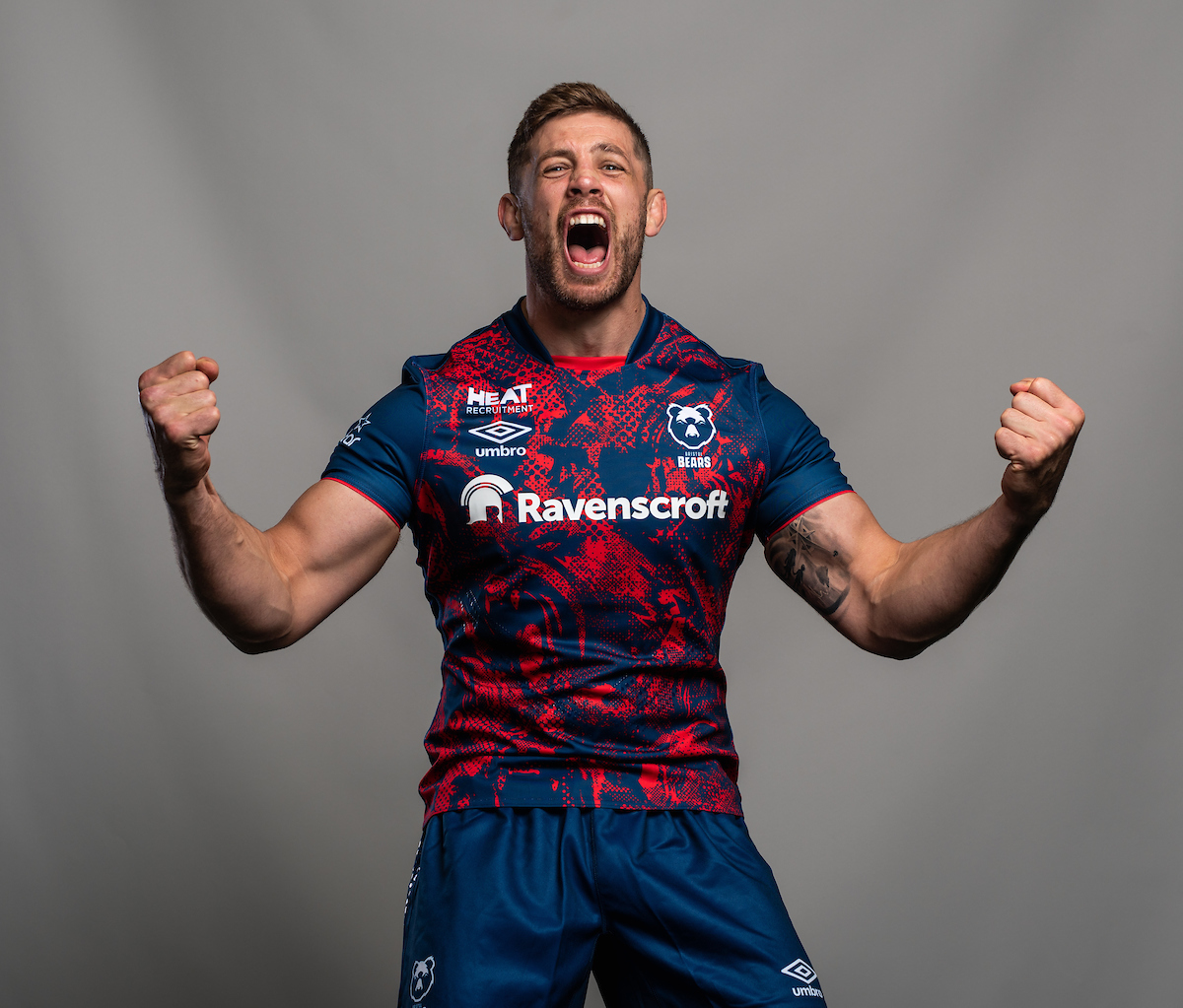 BristolBears's tweet photo. Our @premrugby home and away strips are both glorious, but which is your fave? 🔥

𝗥𝗲𝘁𝘄𝗲𝗲𝘁 for home 🔁
𝗟𝗶𝗸𝗲 for away 👍

🦈 0-0 🐻

#SALvBRI | #BristolBears https://t.co/hy6amcqw8D
