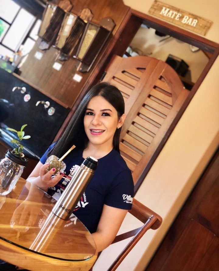 MateRogaBV's tweet photo. El Mate Bar es el lugar perfecto para los amantes del Mate y Tereré 🧉🤩
¿Te gustaría visitarnos?
Contactate con nosotros 0982 700116 📲
#YerbaMateSelecta
#AventuraSelecta
#MateBar https://t.co/qOYf9rzit6