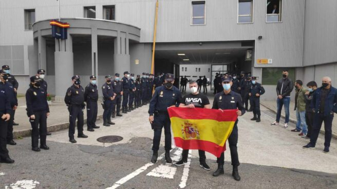 RadiotecaDieter's tweet photo. 🗣️Ángel, antidisturbios herido en Barcelona: 

"Ayer, cuando fui a firmar la jubilación, me enteré de que no consta como acto de servicio. Así hubiera tenido una pensión íntegra. Pero me han jubilado como si hubiera sufrido una enfermedad. Ahora toca pelearme con la burocracia" https://t.co/mLCEPt7ZJF