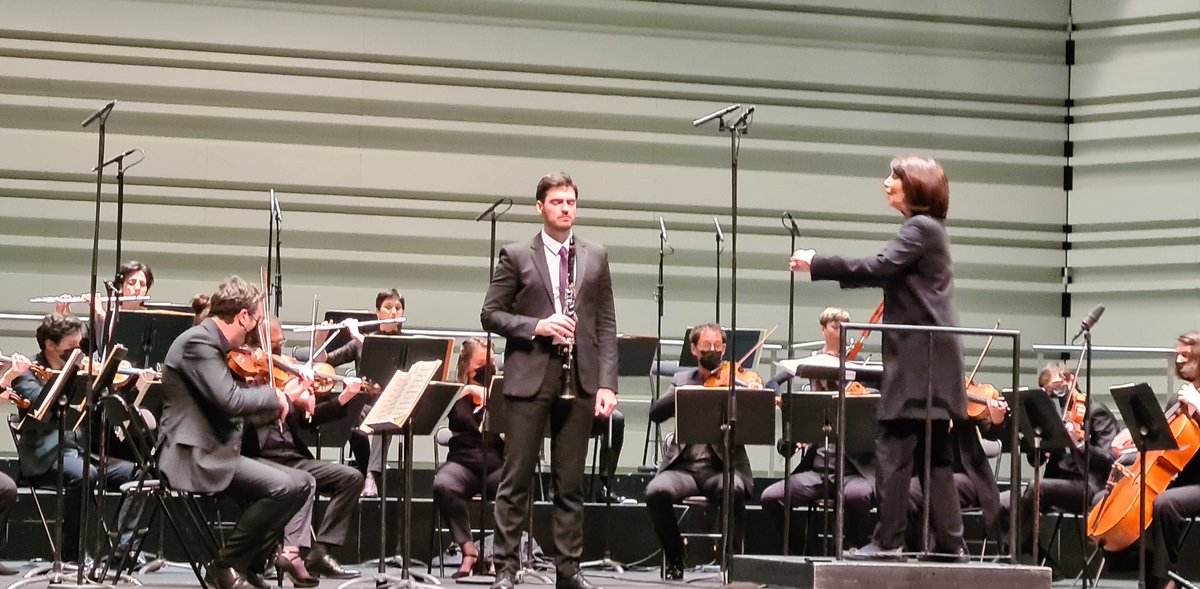 BaalDaniel's tweet photo. À @fjdenantes, Raphaël Sévère et le Paris Mozart Orchestra, dirigé par @clairegibault offrent du grand Mozart au public et aux clients invités par @cic Ouest. Un beau moments de partage, à nouveau possible en dépit de la crise sanitaire. https://t.co/gHA7KB1byt