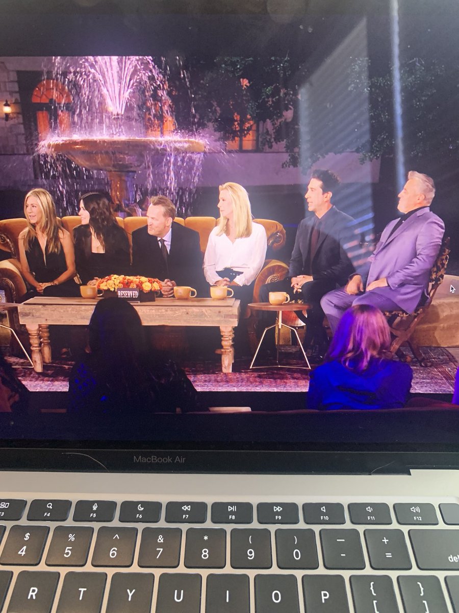 KathBottoms's tweet photo. Fuck me UP 😭😭😭😭😭 
LOOK at them.
My Bing 😍
#FriendsReunion https://t.co/AlQYldhTKl