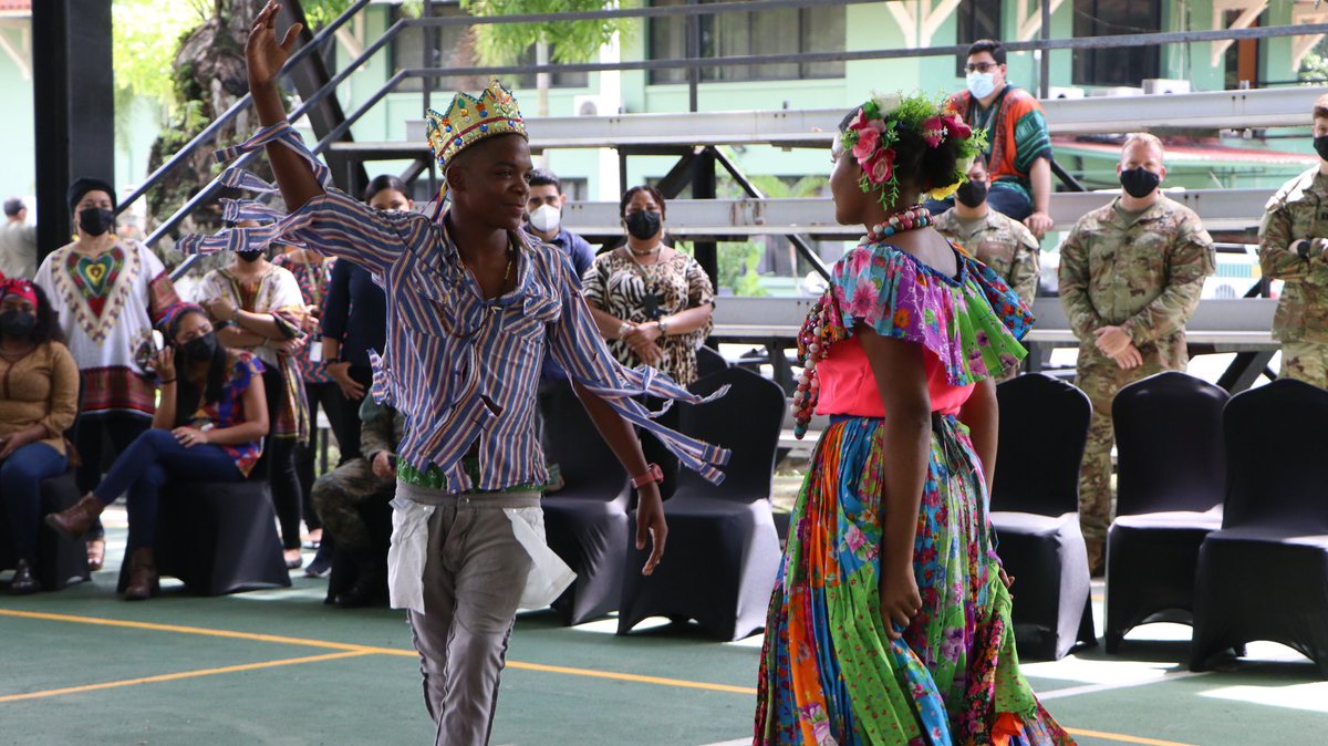 senafrontpanama's tweet photo. La cultura congo fue traída a las instalaciones gracias al grupo de baile del Colegio Bilingüe Eben Ezer de Colón, chicos que donaron su talento para deleitarnos con vistosos bailes y sus coloridos vestuarios. https://t.co/9IoTNeuKE5