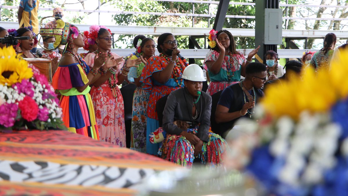 senafrontpanama's tweet photo. La cultura congo fue traída a las instalaciones gracias al grupo de baile del Colegio Bilingüe Eben Ezer de Colón, chicos que donaron su talento para deleitarnos con vistosos bailes y sus coloridos vestuarios. https://t.co/9IoTNeuKE5