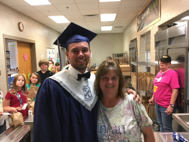 wcschoolfood's tweet photo. This graduating senior came back to his elementary school for a hug from his favorite lunchroom cashier.

#WCbemore #WhiteCoMagic #alwaysawarrior #whitecountyga @whitecounty_hs @MossyCreekLions  #graduation https://t.co/nnLIc4QqYb