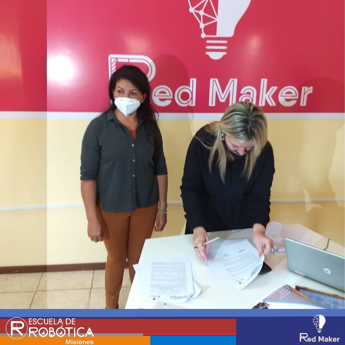 RedMakerMis's tweet photo. La Directora de la #EscueladeRobótica, @ivisch junto a la intendente de Santo Pipo Mabel Cáceres y @MaxRossiok Director de Ciencia y Tecnología del Ministerio de Educación pusieron en funcionamiento el Espacio Maker del municipio de Profundidad.

#RedDeEspaciosMaker https://t.co/CwpyCcuROY