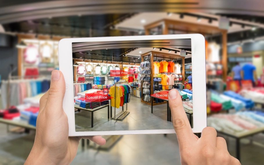 davpicard's tweet photo. Plus de 75% des consommateurs pensent que la réalité augmentée jouera un rôle dans les cinq prochaines années dans le #Retail  https://t.co/l8BjUc9X7I #AugmentedReality #AR #DigitalTransformation #innovations #retailtech #DigitalMarketing #snap https://t.co/vBBmJQYN9Y