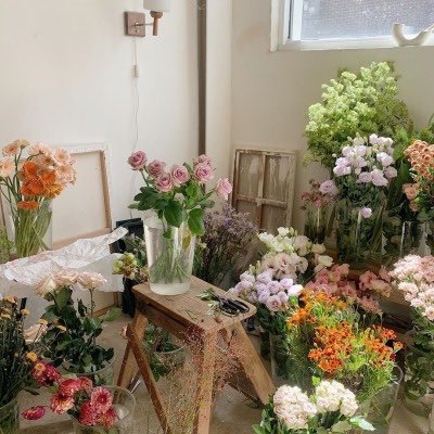 heavenbrat's tweet photo. flowers!!!!! https://t.co/49lneCE8e8