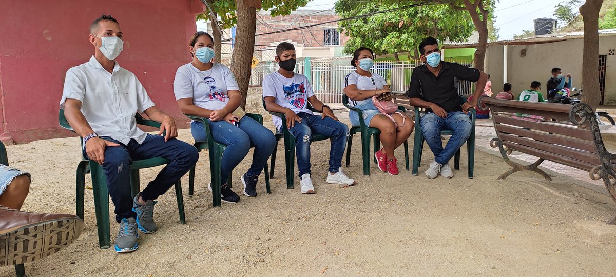 ProsantamartaV's tweet photo. 📣#AccionesVitales |  Desde #SantaMartaVital promovemos y gestamos  iniciativas de transformación positiva. En esta oportunidad con los jóvenes de la #GarraSamaria del barrio #SanJorge , en quiénes sembramos sentido de pertenencia a través de #SacaTuBandera🤍💙(Hilo) https://t.co/kxfO8RXJfH