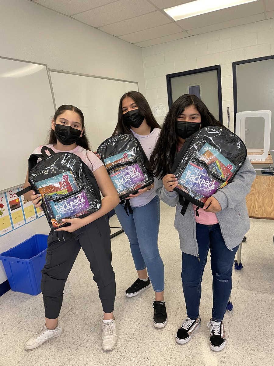 BCollazo_CMS's tweet photo. Wonderful way to end spring SESLA! Congratulations to Diana, winner of The City of Ember trilogy books, and  everyone gets a backpack full of books! May your love of reading continue to grow.📚❤️#SpringSESLA @AMarioni_CI https://t.co/QotAnDLcgz