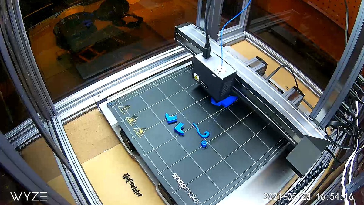 TheMerryHof's tweet image. So excited to share my entry in the #GiftsForKids contest. A @PeteTheCatTV model for my nephew to use while reading “I Love my White Shoes” and “Four Groovy Buttons” - hand drawn and created in 3D with @tinkercad &amp;amp; printed on @snapmaker with details drawn with 3D Pen  #snapmaking