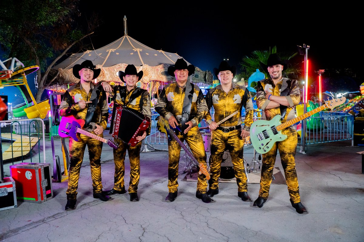 Grupo_Bronco's tweet photo. ¡Terminó la espera! El próximo viernes 4 de junio estrenaremos nuestro nuevo éxito para bailar, es una cumbia alegre y pegajosa.
¿Ya lo quieren escuchar? ¿Quién dijo yo? 
#QueTonoMusic https://t.co/kfxG7lBqBA