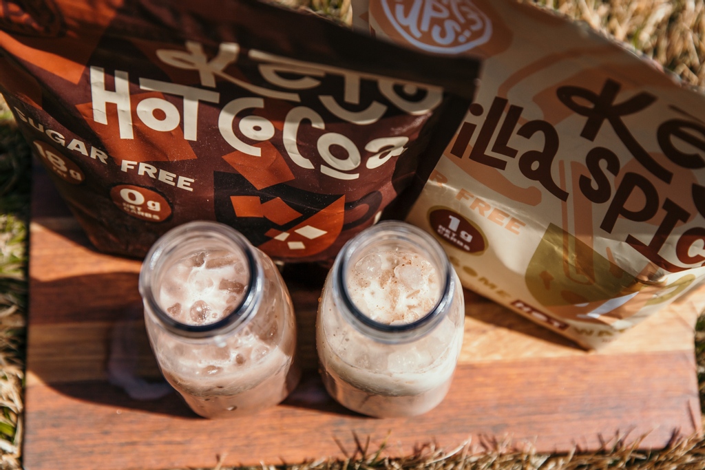 Have you ever tried mixing your Vanilla Spice and Hot Cocoa mix together with your coffee? This combination creates a delicious, creamy mocha. ⁠
⁠
Pro tip: add ice for the perfect keto-friendly iced coffee for summertime! 😎