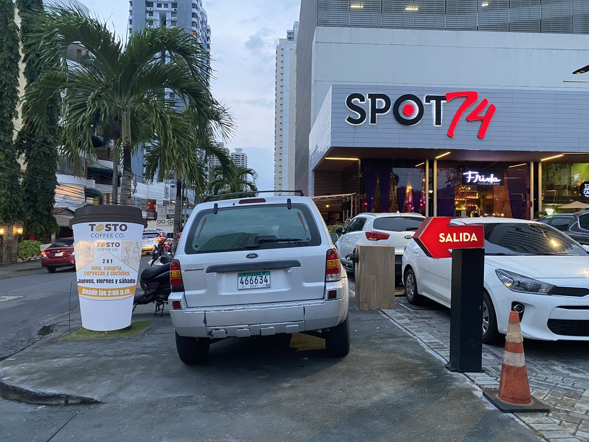 missmrog's tweet photo. Correcto.
Otro día sin saber a qué se dedica la @ATTTPanama y por qué no vienen a #spot74 #losañoslocos #dopamina #pardepintas y demás locales a multar INFRACTORES y llevarse esos autos 🤷🏼♀️
@jcsanfrancisco_ https://t.co/e94F1w1Qdm