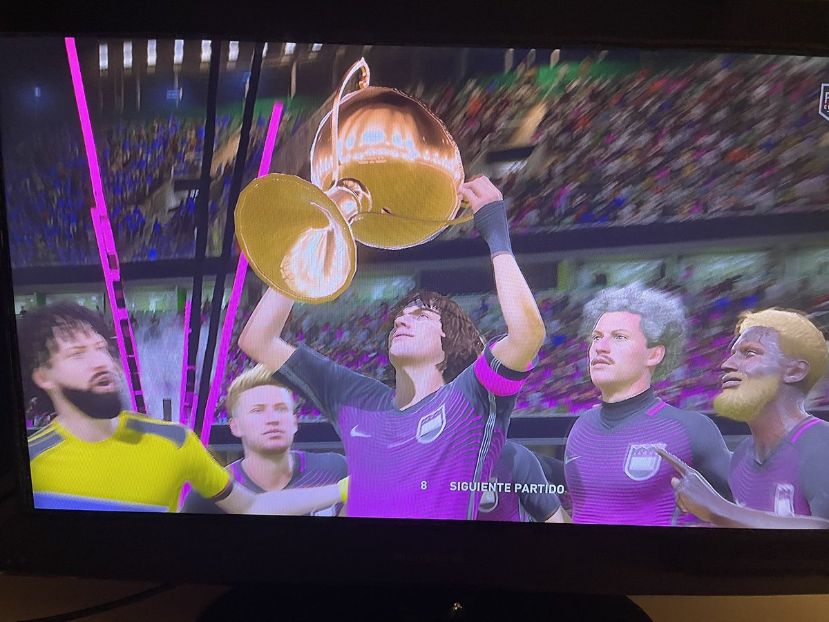 Antes de irnos a dormir conseguimos por 8º vez la 1º división🐷🔥

#LetalPigs #AdolfMir