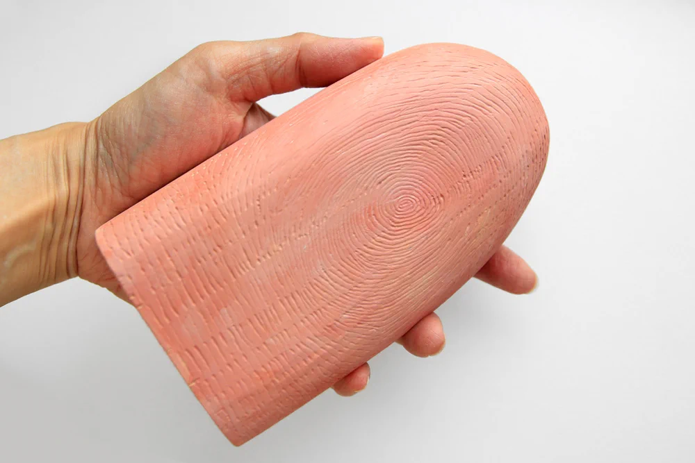 ミニチュアではなく？大きな指を作ったらすべてが小さく見えるwww