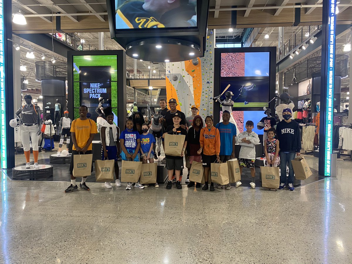 PrayersforAJ's tweet photo. The #Astro11 brothers!! Thank you @josh_dobbs1 for the shopping spree tonight! Can’t wait to hit that camp tomorrow!! @astromerchpro https://t.co/qoGA6hNeeD