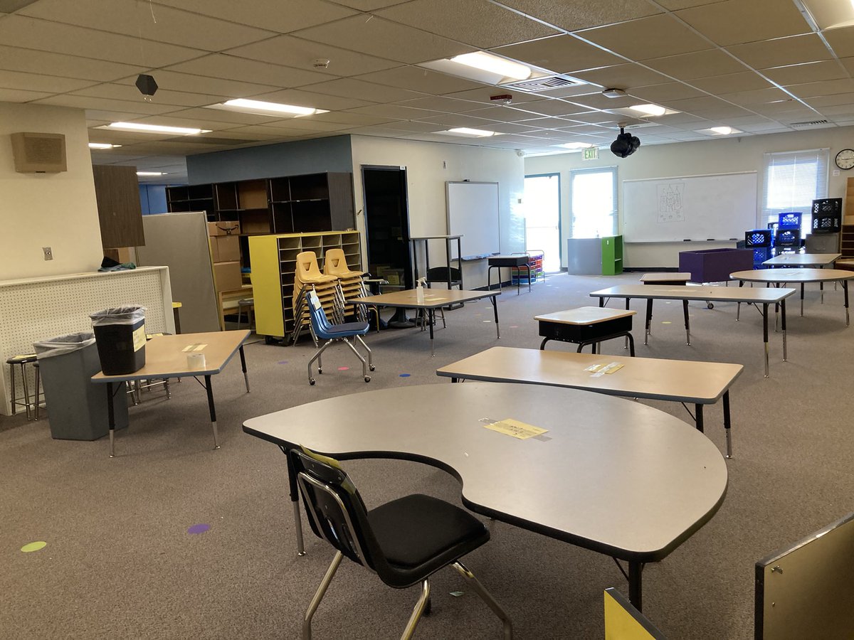 MrsKinderDodge's tweet photo. Today was my last day in the classroom &amp; school I’ve called home for the last 6 yrs. I’ve learned so much, had so many amazing colleagues, &amp; am so thankful - without #TeamWestgate I wouldn’t be the educator I am today. Here’s to the next adventure 💙💛💙 #LeadLoveLearnAlways https://t.co/LMz9K5c2eq