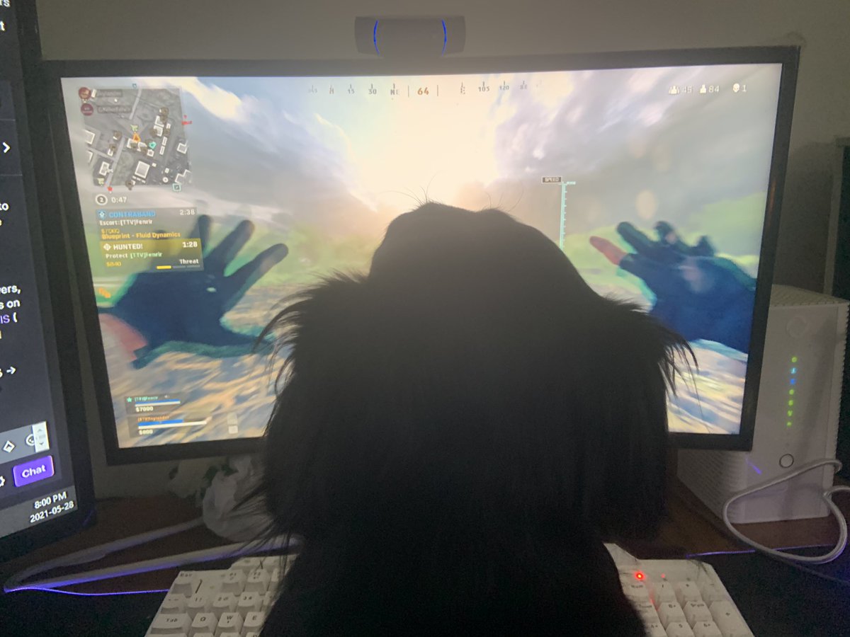 5kylander's tweet photo. When your dog looks so invested in the game your playing #CallOfDuty #warzone #dashounds #puppylife https://t.co/KB6xdNJScq