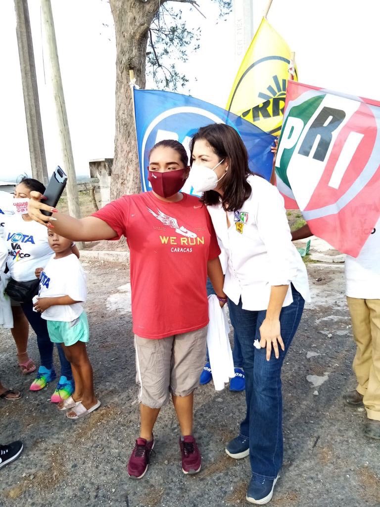 CarolinaGudinoC's tweet image. Seguimos como el primer día de esta campaña, llevando nuestro mensaje y propuestas para el Congreso de Veracruz a los vecinos que amablemente nos reciben. En esta ocasión estuvimos en Los Médanos. 
#CarolinaGudiño 
#VeracruzVa