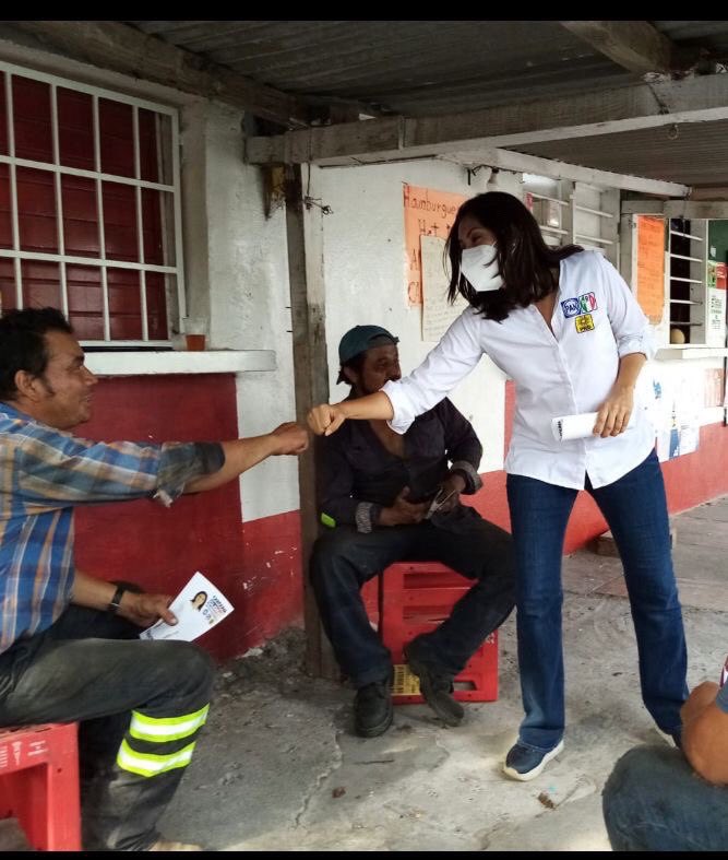 CarolinaGudinoC's tweet image. Seguimos como el primer día de esta campaña, llevando nuestro mensaje y propuestas para el Congreso de Veracruz a los vecinos que amablemente nos reciben. En esta ocasión estuvimos en Los Médanos. 
#CarolinaGudiño 
#VeracruzVa