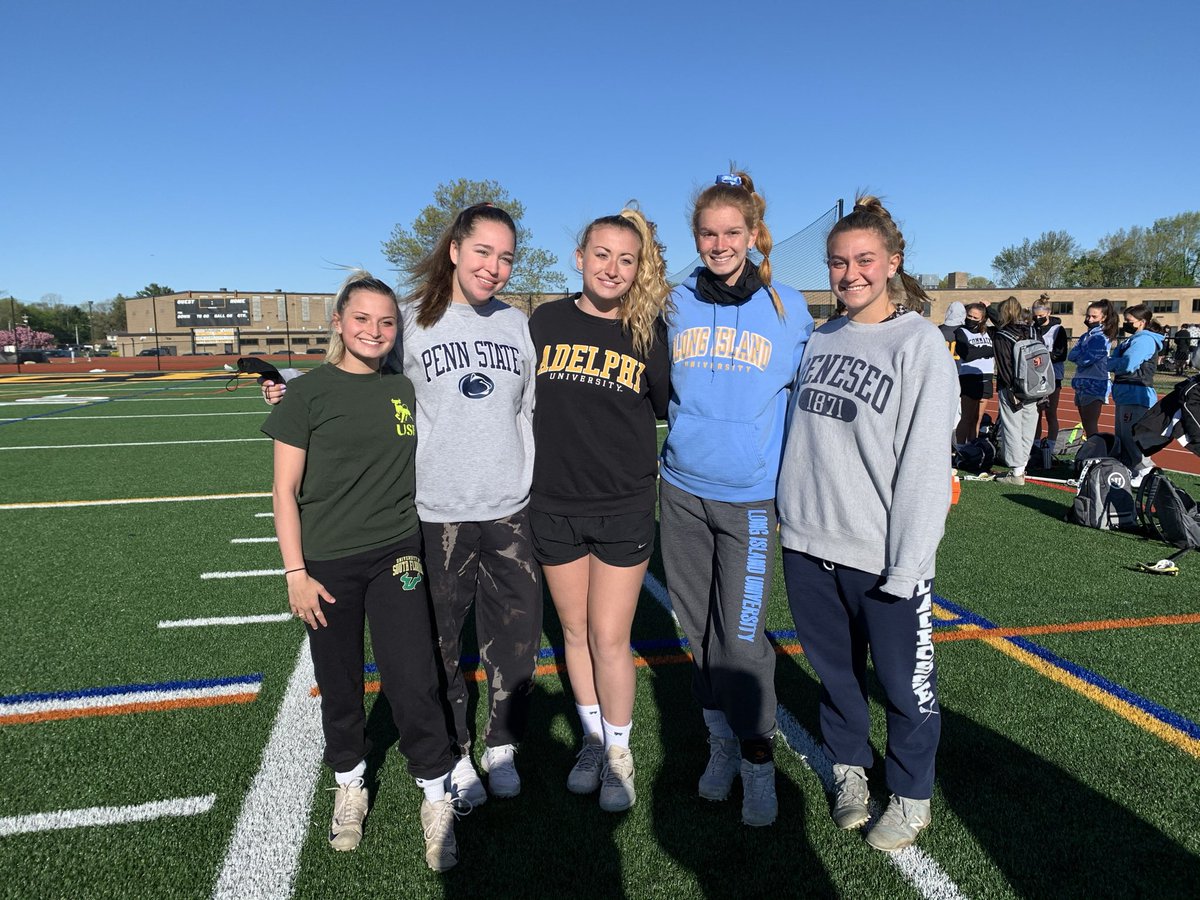 CommackGirlsLax's tweet photo. Senior Day today for Commack Girls Lacrosse! This adorable crew won today’s game 18-3! CGVL21❤️ #CoachRead #CoachOak https://t.co/2fFa2vHJui