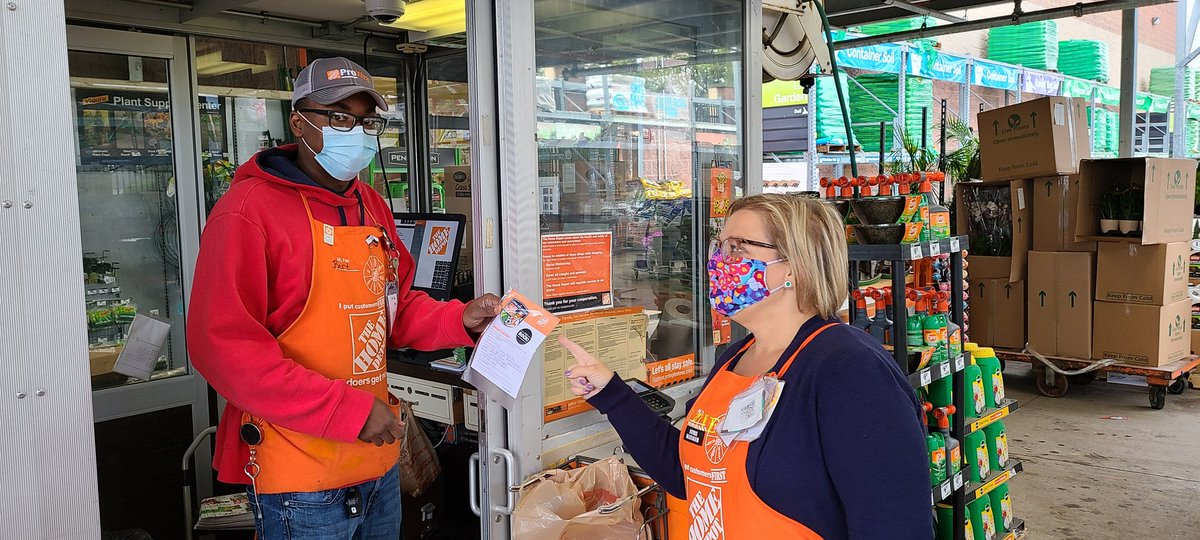 Katie taking care of our associates. Nicely done Boss 😀 <a href="/KSorgani/">KatieSorgani</a> @SallyGansior @XKerrigan