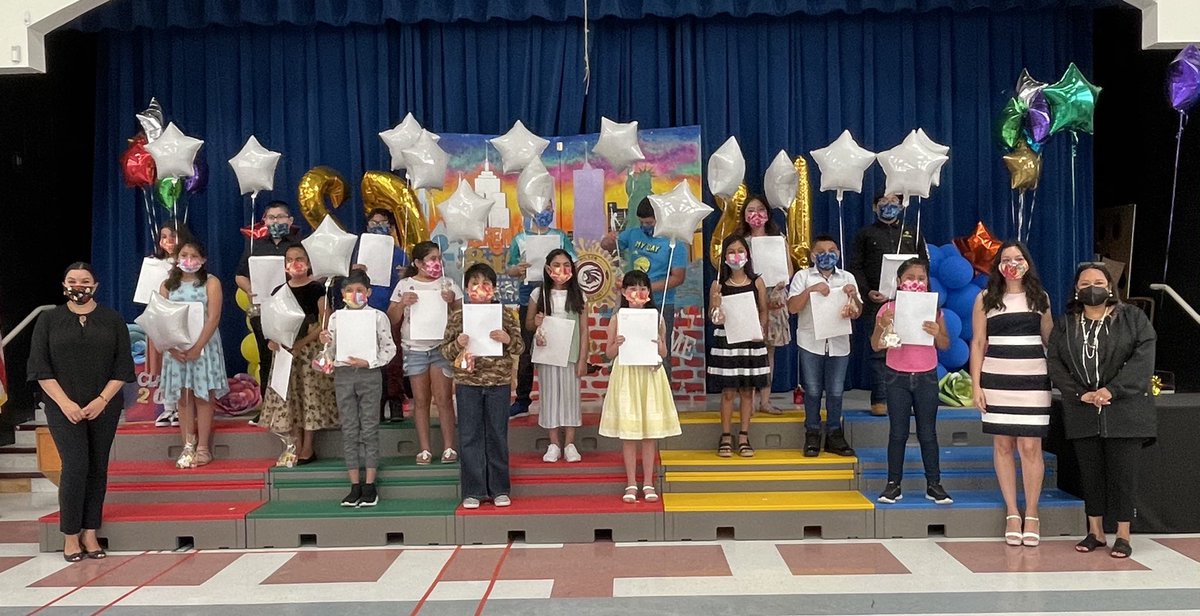 jud3gar's tweet photo. 4th grade End of Year ceremony. After a very different school year we finally took a class picture...unfortunately some students are missing. @warriors112 https://t.co/bCdSzDMP0n
