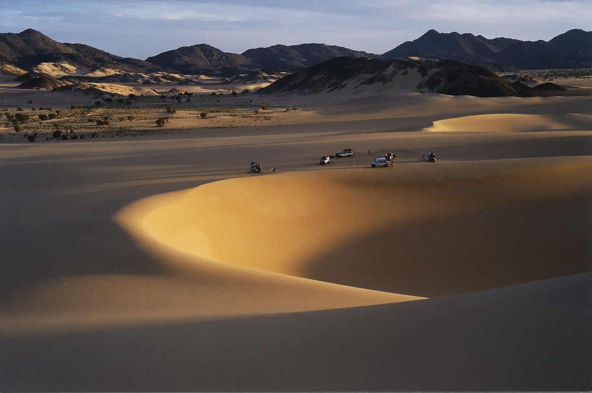 KURGULI's tweet photo. 📌Le savez-vous |🇳🇪 : le désert de Ténéré situé à l'Est des massifs de l'Aïr avec une superficie de plus 400 000 Km2 soit 30% de la superficie du Niger est le plus grand désert de sable en Afrique et le 2eme au monde après celui Rub Al-Khali en arabie saoudite. https://t.co/NXyQlBj50C