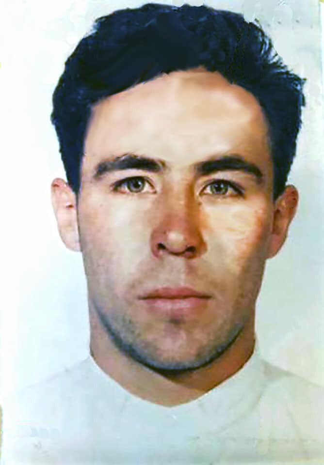 criveragarza's tweet photo. Los feminicidas tienen nombre, apellidos, parientes, vecinos, amigos, cómplices. ÁNGEL GONZÁLEZ RAMOS, presunto feminicida de mi hermana #LilianaRiveraGarza, huyó desde julio de 1990 y sigue impune. Si alguien tiene algo que contarnos: elinvencibleveranodeliliana@gmail.com https://t.co/RwYHa817Kj