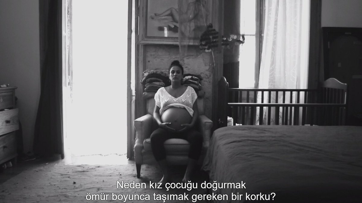 nilowski's tweet photo. #AsIWant filminde bir kadın tüm kargaşanın ortasında göz yaşlarıyla şöyle diyordu “bu adam tüm ülkeyi bitirecek”
O an, bu cümleyi gözyaşlarıyla ne kadar çok kurduğumuzu fark ettim. Kalbim ezildi.
@ucansupurgeukff
#uçansüpürgekadınfilmlerifestivali https://t.co/CWihOxhlS8