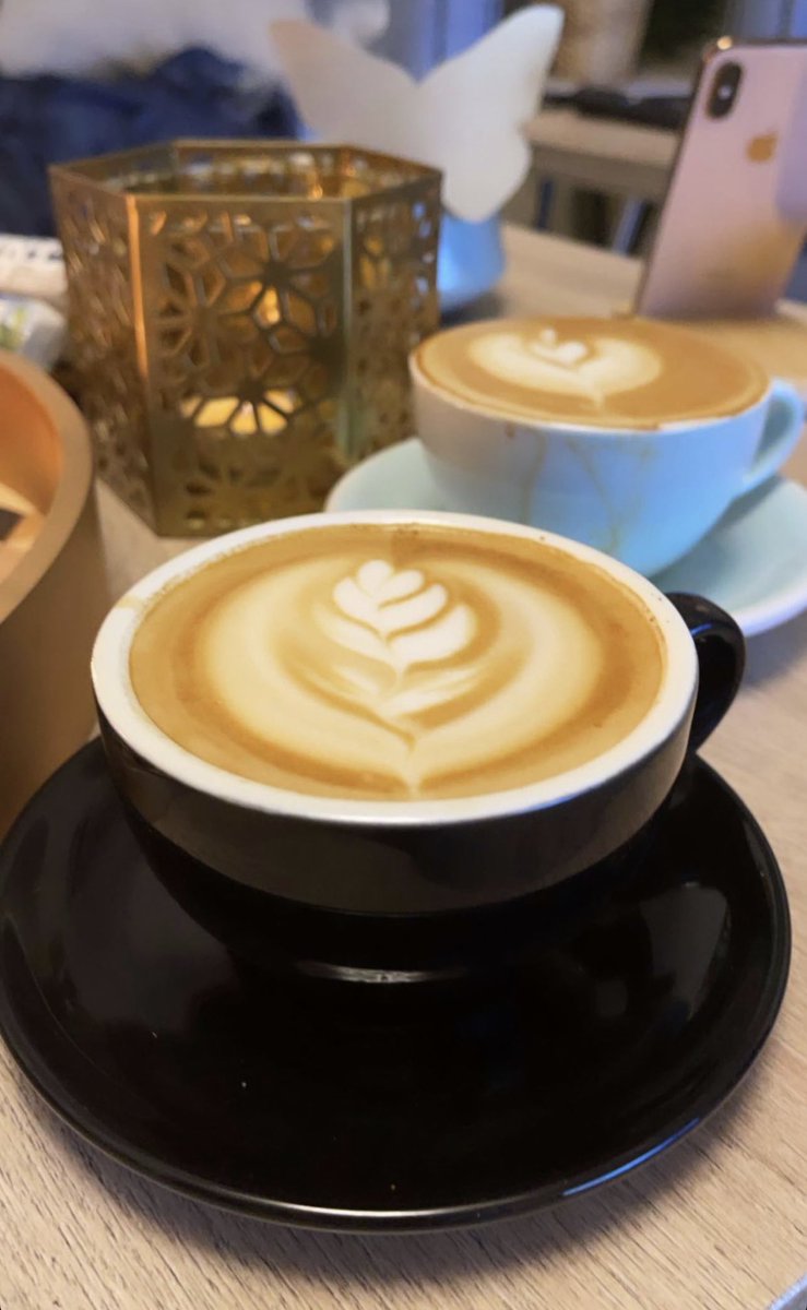 لا تتحدثوا عن سعادتكم بصوت مرتفع..
فنوم الحاسدين خفيف جدآ..

مساء السعادة

#قهوتي