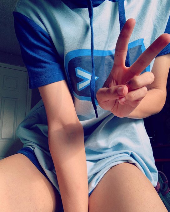 Some throwbacks for Femboy Friday while I work on some more content 🥰 https://t.co/tRzaISkSw4