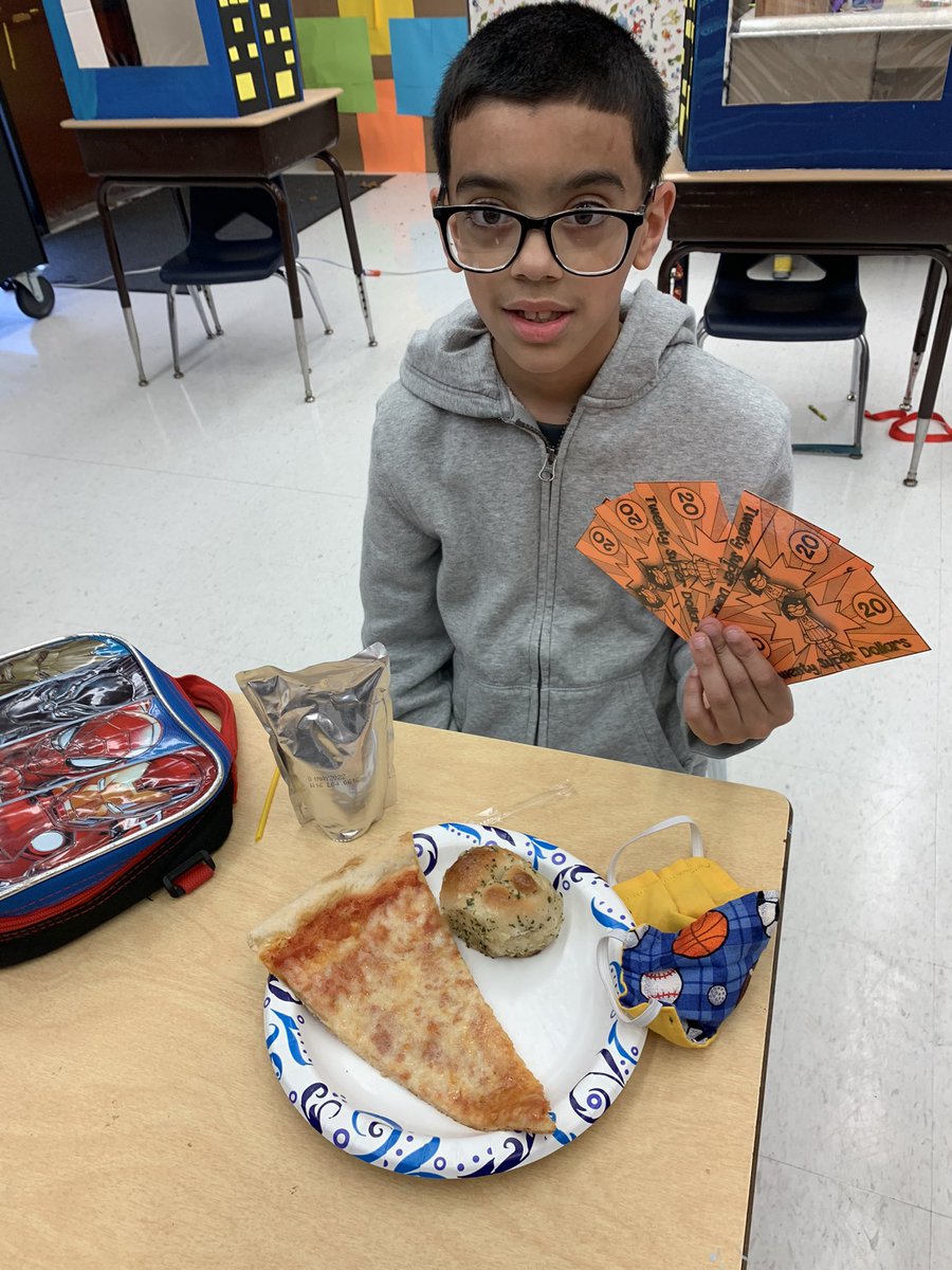 MissDagnall1's tweet photo. 120 super dollars = a special lunch with the teacher! What fun celebrating the hard work these 2 do every day! @BasdFtHill https://t.co/azshn7aQqj