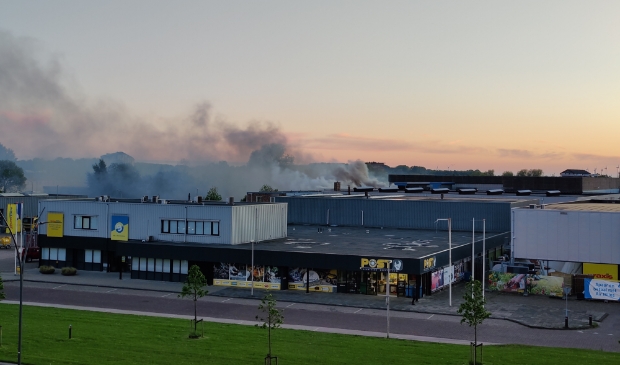 Brand aan Handelsweg-zuid in Dronten - ..