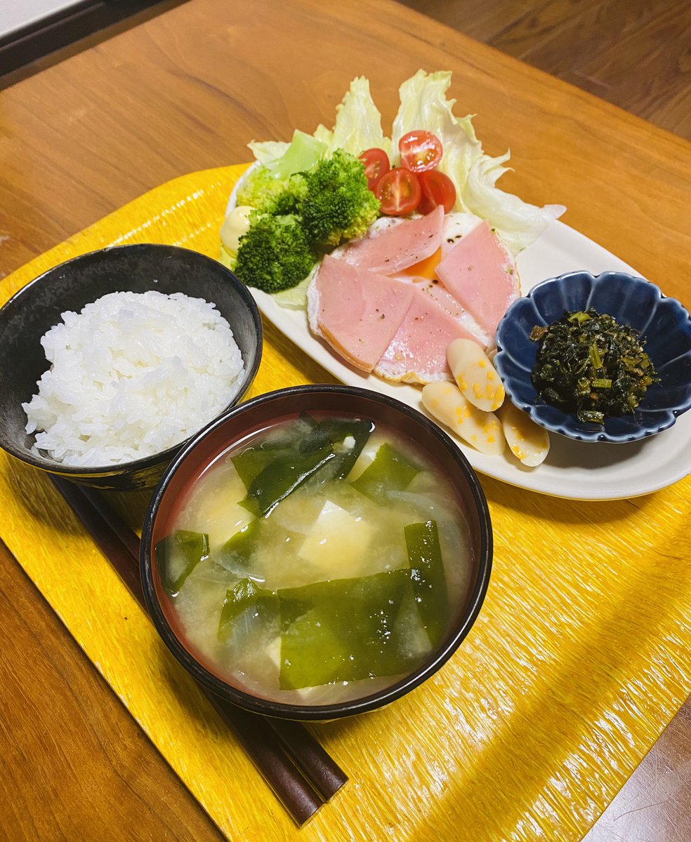 玉ねぎと豆腐とわかめのお味噌汁