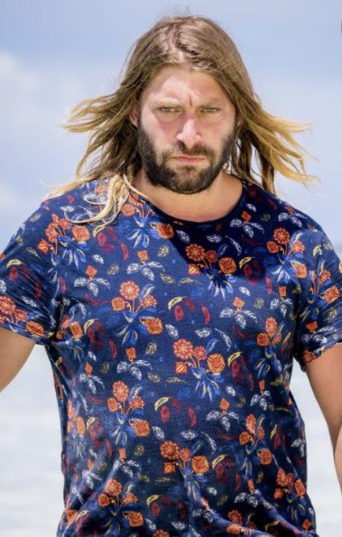 croussiflette's tweet photo. « Alors j’ai trouvé le corail bleu mais je l’ai enterré sous terre pour que personne le retrouve » 
#kohlanta #Arnaud https://t.co/yDq8vwKWp2